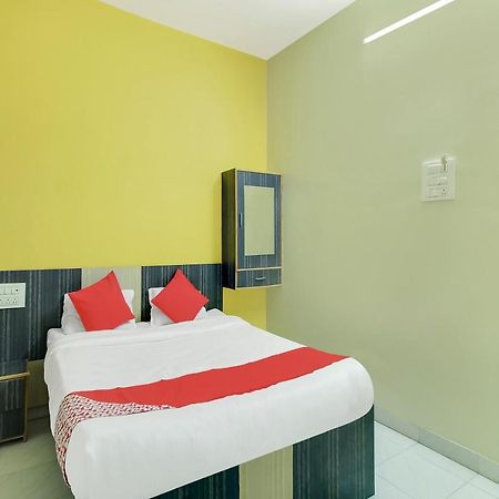 Oyo Flagship 48365 Hotel Shiva'S Castle Chalisgaon Exteriör bild