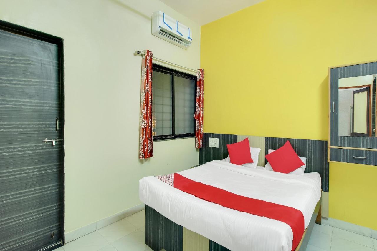 Oyo Flagship 48365 Hotel Shiva'S Castle Chalisgaon Exteriör bild