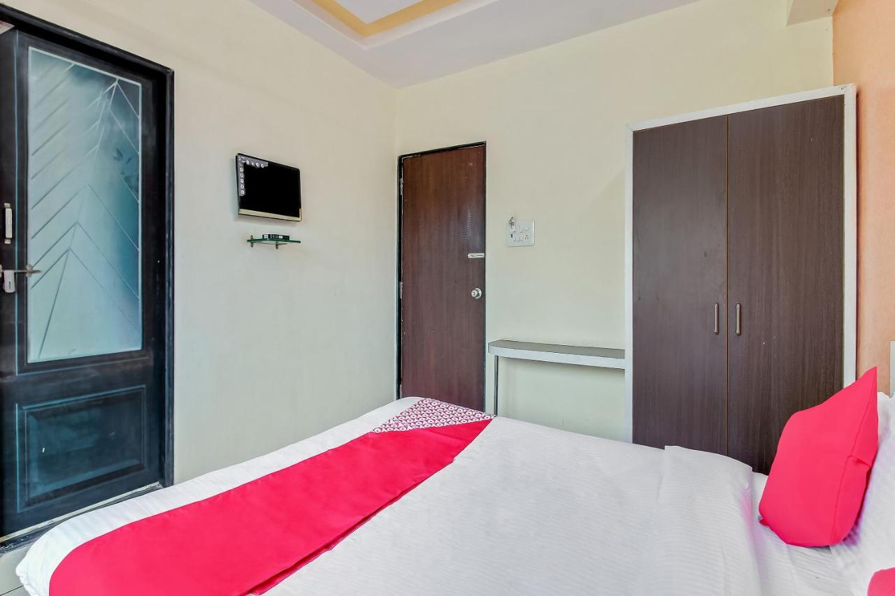 Oyo Flagship 48365 Hotel Shiva'S Castle Chalisgaon Rum bild