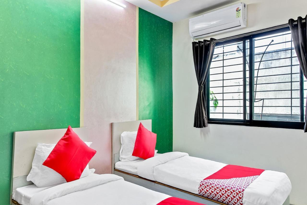 Oyo Flagship 48365 Hotel Shiva'S Castle Chalisgaon Exteriör bild