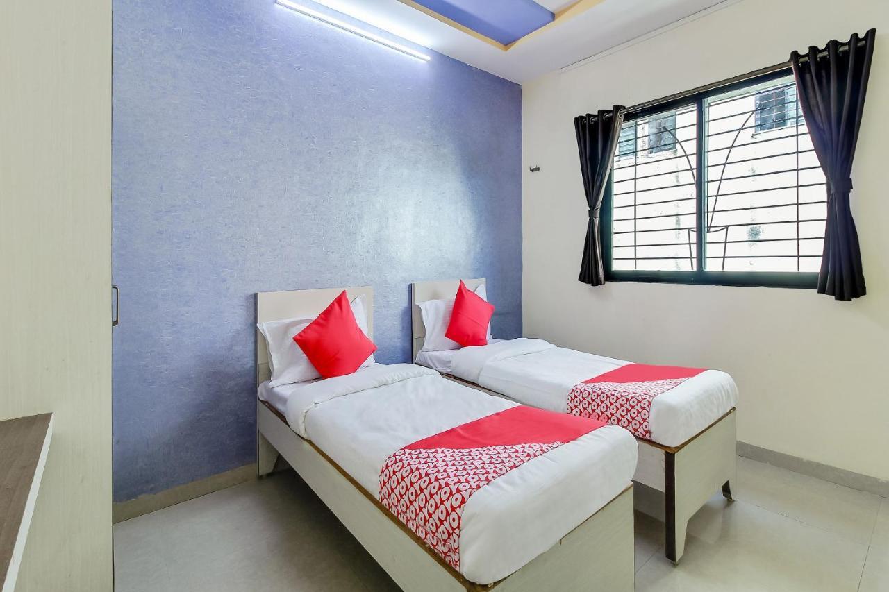 Oyo Flagship 48365 Hotel Shiva'S Castle Chalisgaon Exteriör bild