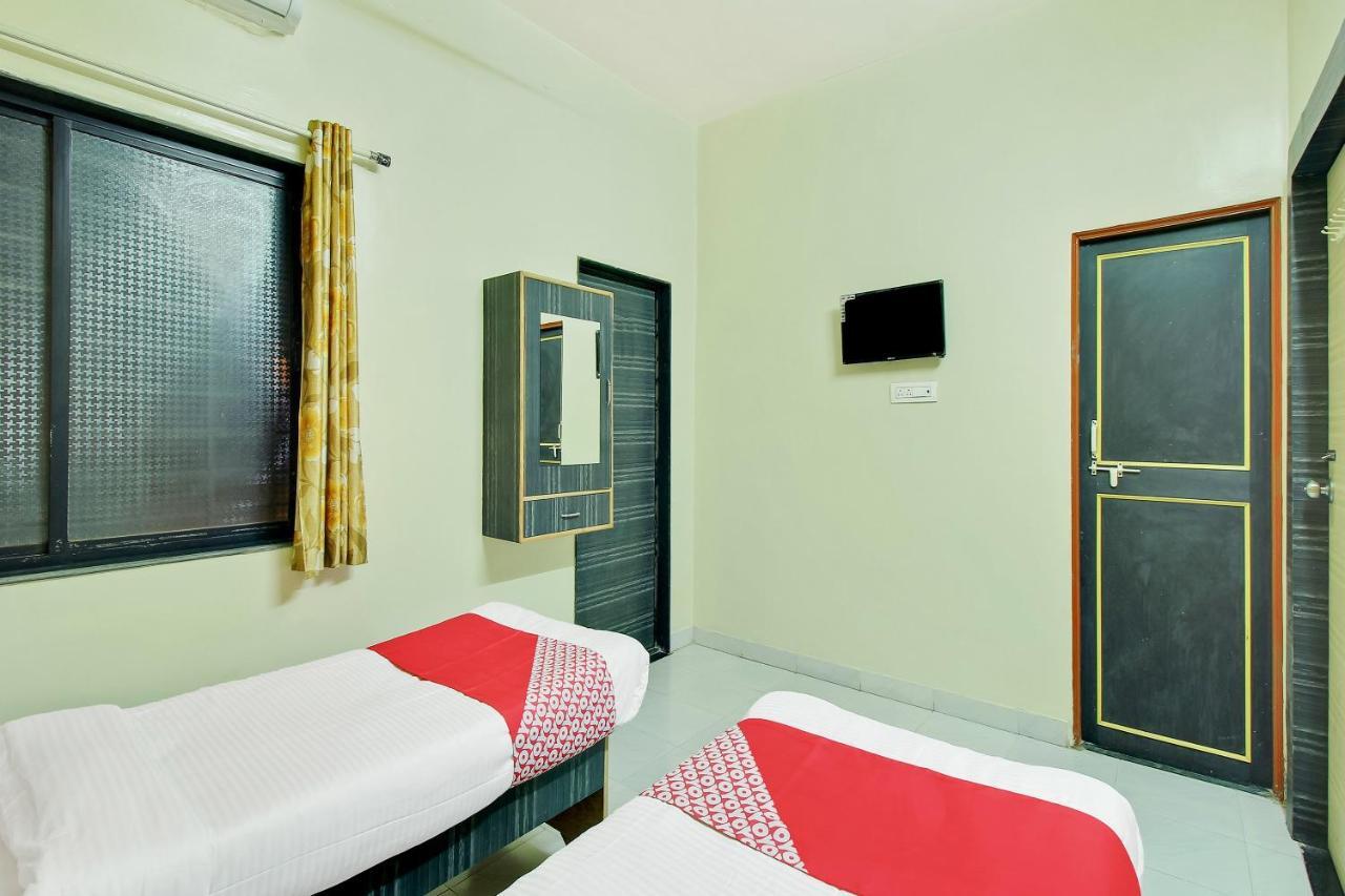 Oyo Flagship 48365 Hotel Shiva'S Castle Chalisgaon Rum bild