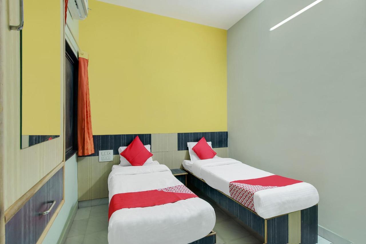 Oyo Flagship 48365 Hotel Shiva'S Castle Chalisgaon Rum bild