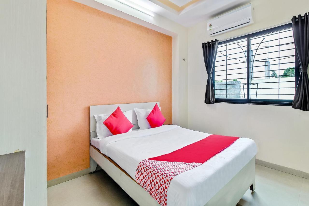 Oyo Flagship 48365 Hotel Shiva'S Castle Chalisgaon Rum bild