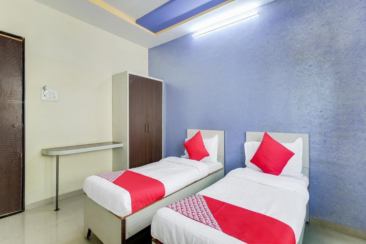 Oyo Flagship 48365 Hotel Shiva'S Castle Chalisgaon Exteriör bild