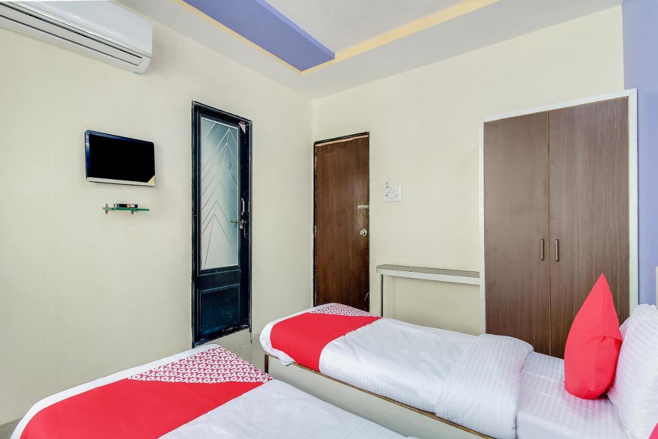Oyo Flagship 48365 Hotel Shiva'S Castle Chalisgaon Exteriör bild
