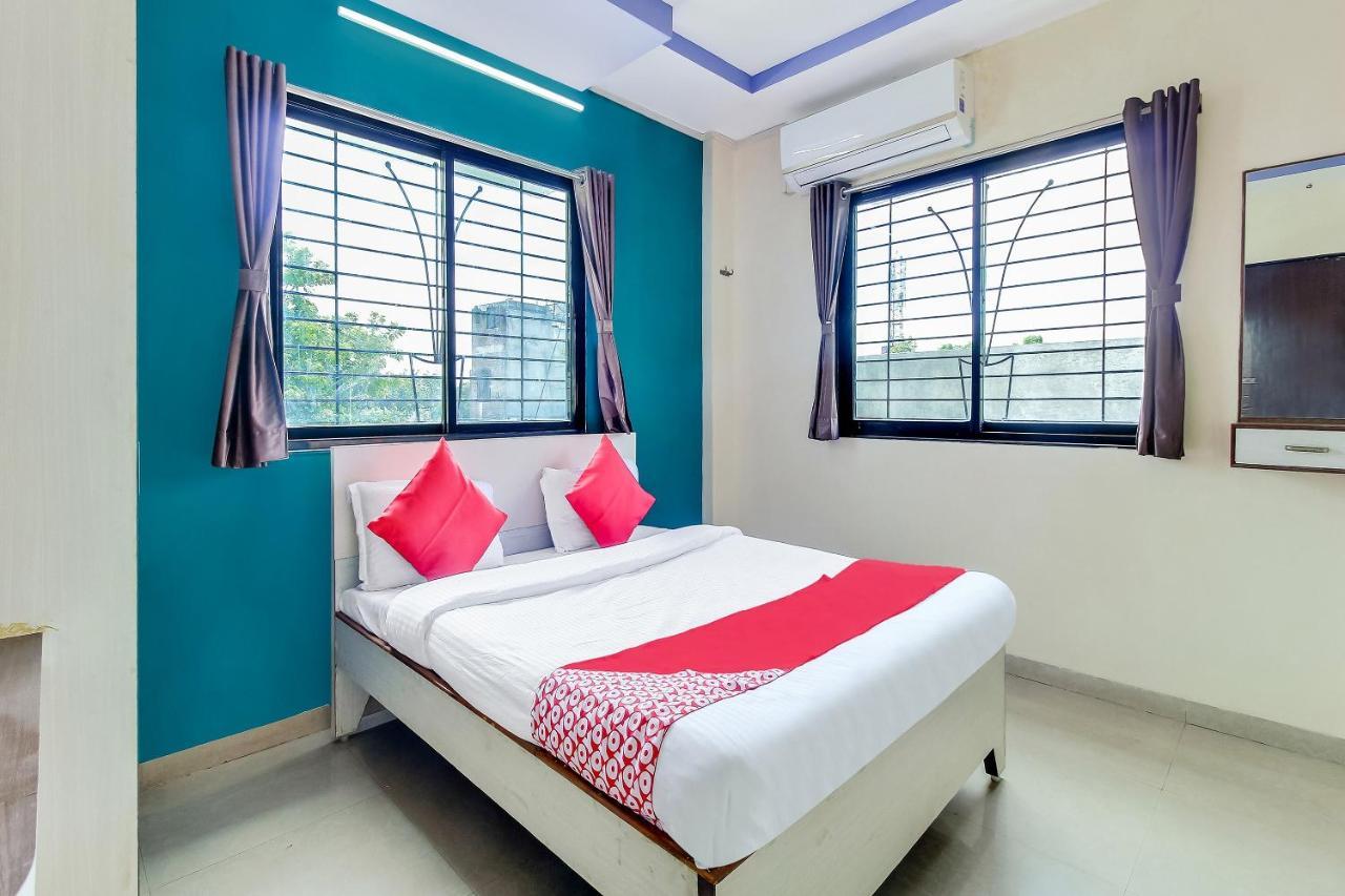 Oyo Flagship 48365 Hotel Shiva'S Castle Chalisgaon Exteriör bild