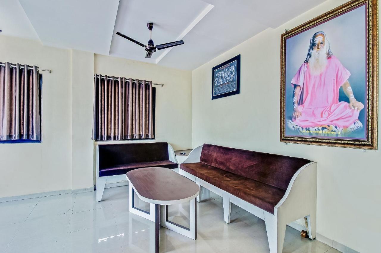 Oyo Flagship 48365 Hotel Shiva'S Castle Chalisgaon Exteriör bild
