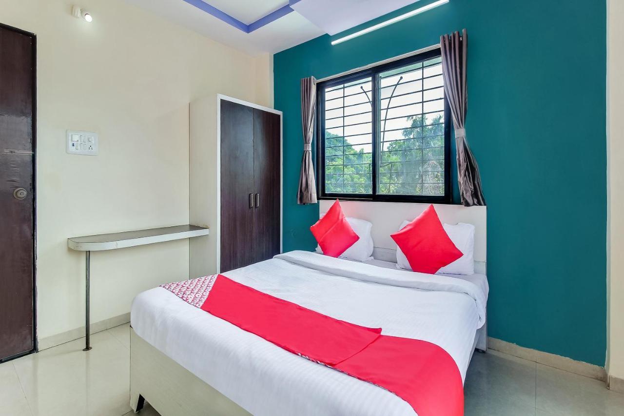 Oyo Flagship 48365 Hotel Shiva'S Castle Chalisgaon Exteriör bild