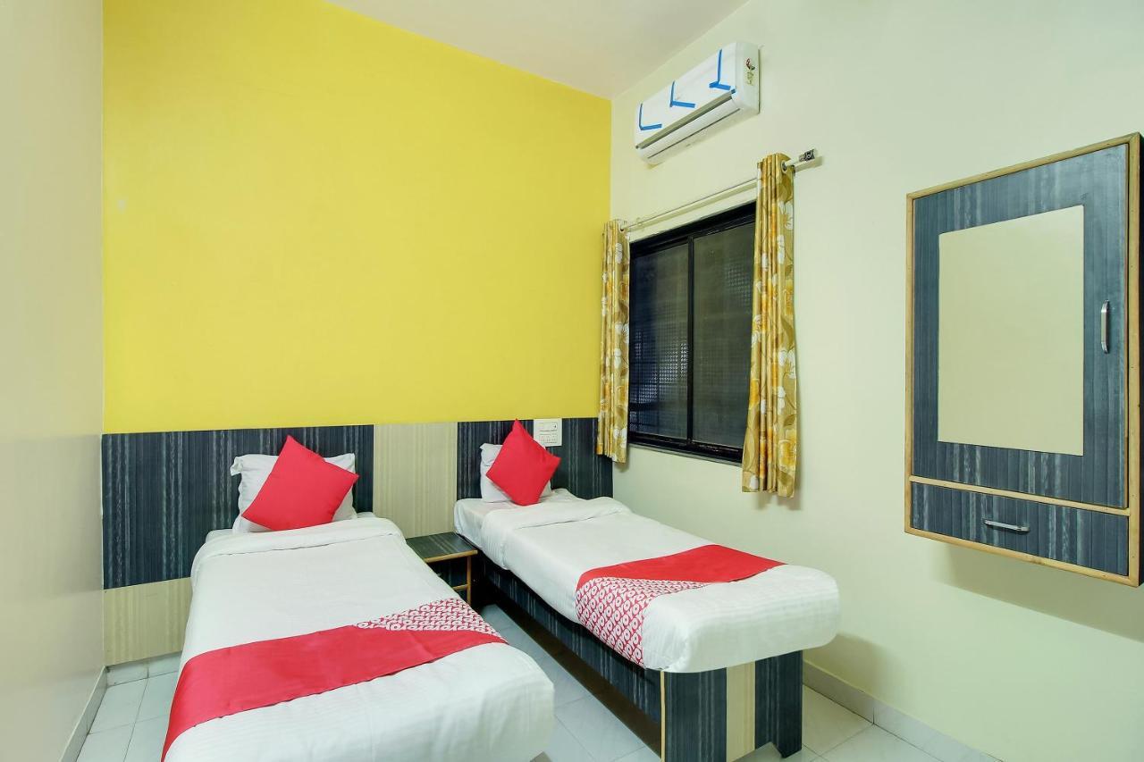 Oyo Flagship 48365 Hotel Shiva'S Castle Chalisgaon Exteriör bild