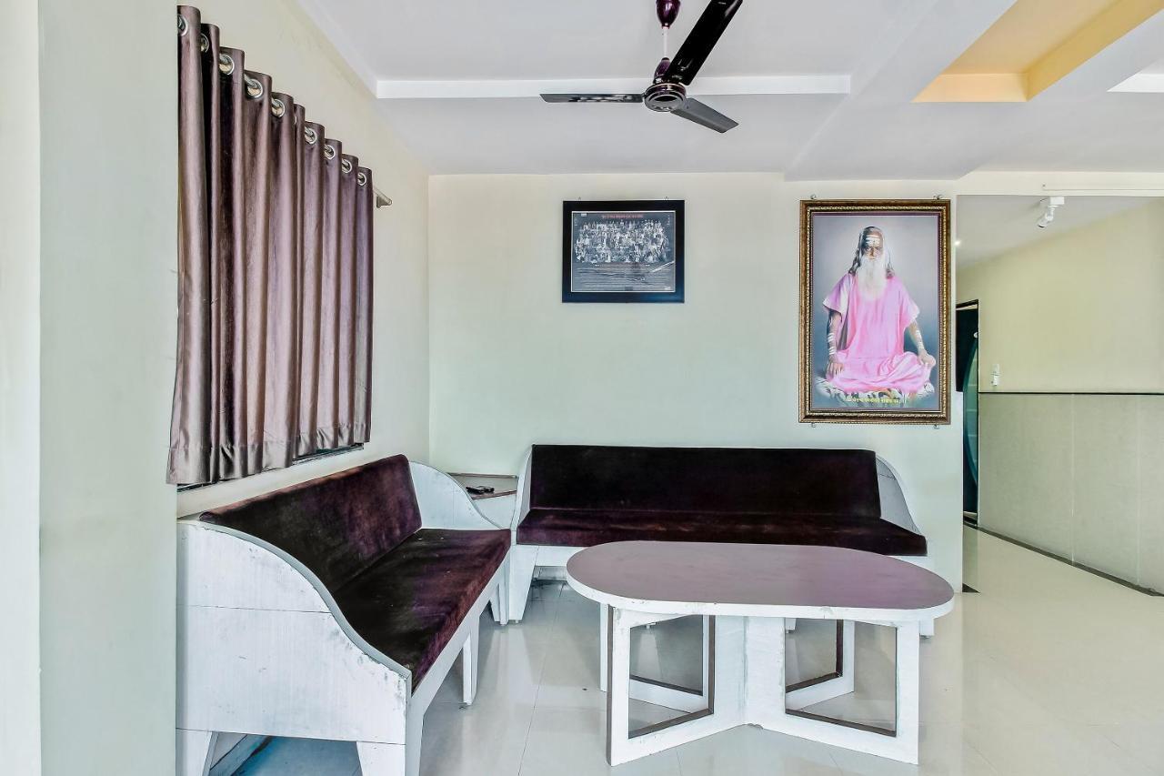 Oyo Flagship 48365 Hotel Shiva'S Castle Chalisgaon Exteriör bild